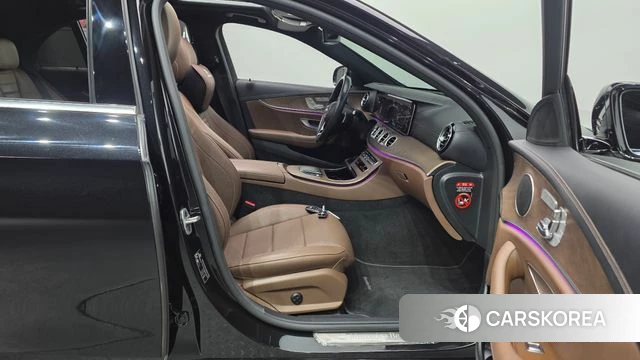 Mercedes-Benz E-Class W213 2021 Черный из Кореи, фото 2