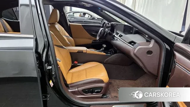 Lexus ES300h 7th generation 2018 Черный из Кореи, фото 2