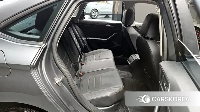 Volkswagen 7th Generation of Jetta 2024 Серый из Кореи, фото 2