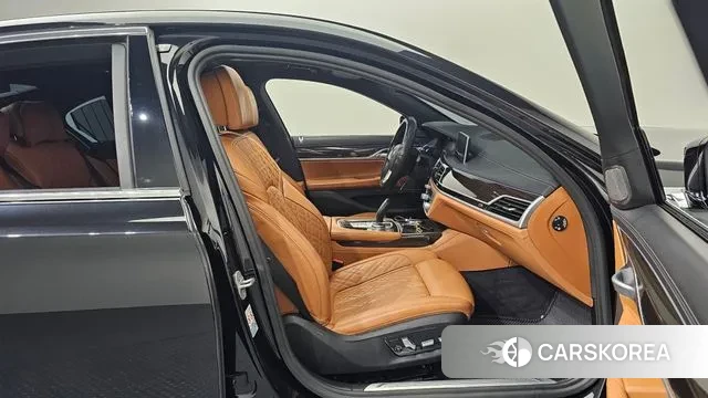 BMW 7 Series (G11) 2021 Черный из Кореи, фото 2