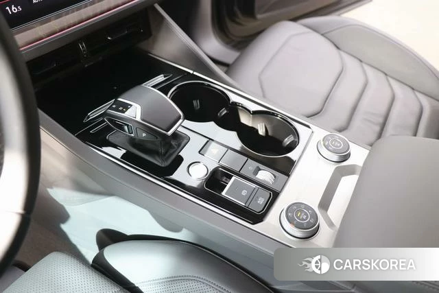 Volkswagen Touareg 2021 Черный из Китая, фото 2