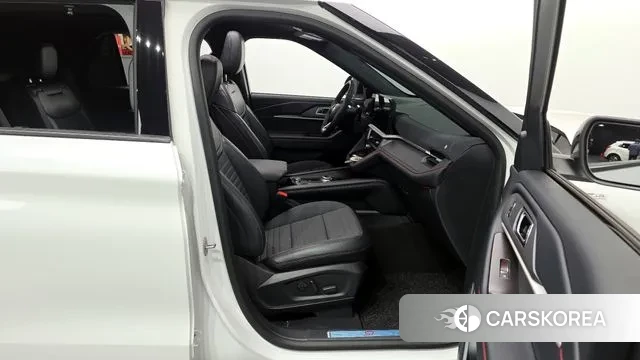 Ford Explorer 6th Generation 2025 Белый из Кореи, фото 2