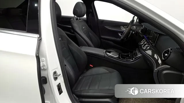 Mercedes-Benz E-Class W213 2022 Белый из Кореи, фото 2