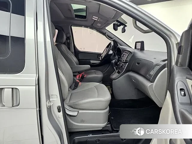 Hyundai The New Grand Starex 2018 Серебристо-серый из Кореи, фото 2