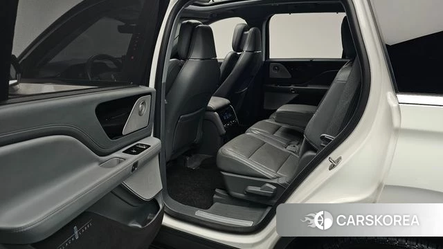 Lincoln Aviator 2nd generation 2021 Белый из Кореи, фото 2