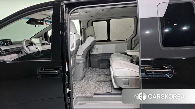 Hyundai Staria 2024 Черный из Кореи, фото 2