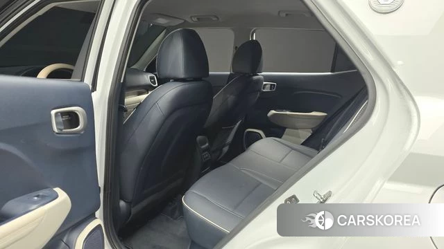 Hyundai Venue 2023 Белый из Кореи, фото 2