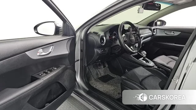 Kia The New K3 2nd generation 2022 Серебряный из Кореи, фото 2