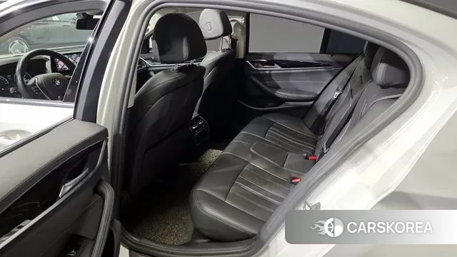 BMW 5 Series (G30) 2019 Белый из Кореи, фото 2