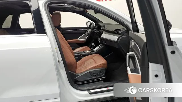 Audi Q3 (F3) 2022 Белый из Кореи, фото 2