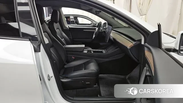 Tesla Model Y 2023 Белый из Кореи, фото 2