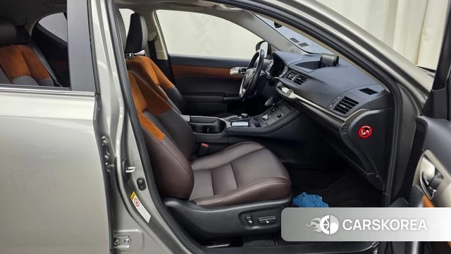 Lexus CT200h 2018 Серебряный из Кореи, фото 2