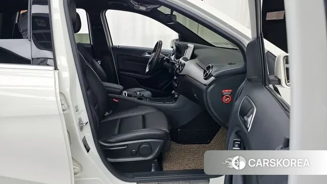 Mercedes-Benz B-Class W246 2018 Белый из Кореи, фото 2