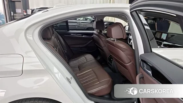 BMW 5 Series (G30) 2021 Белый из Кореи, фото 2