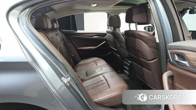 BMW 5 Series (G30) 2018 Серый из Кореи, фото 2