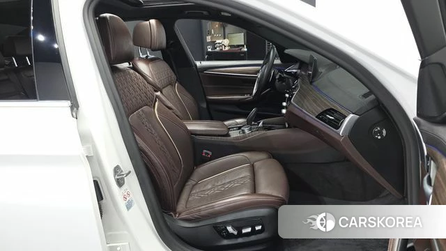 BMW 5 Series (G30) 2019 Белый из Кореи, фото 2