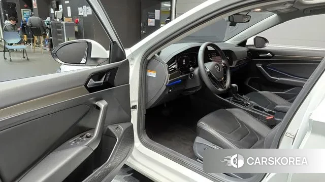 Volkswagen 7th Generation of Jetta 2021 Белый из Кореи, фото 2