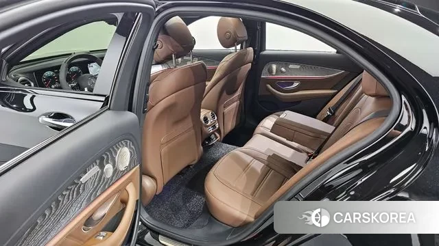 Mercedes-Benz E-Class W213 2023 Черный из Кореи, фото 2