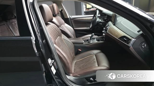BMW 5 Series (G30) 2022 Черный из Кореи, фото 2