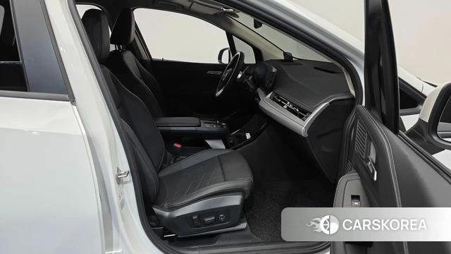 BMW 2 Series Active Tourer (U06) 2023 Белый из Кореи, фото 2