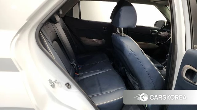 Hyundai Venue 2023 Белый из Кореи, фото 2