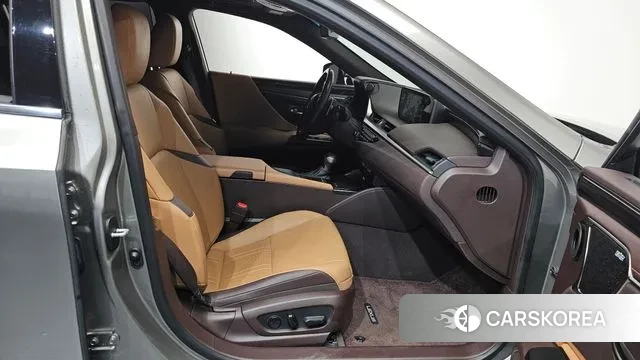 Lexus ES300h 7th generation 2020 Серебряный из Кореи, фото 2