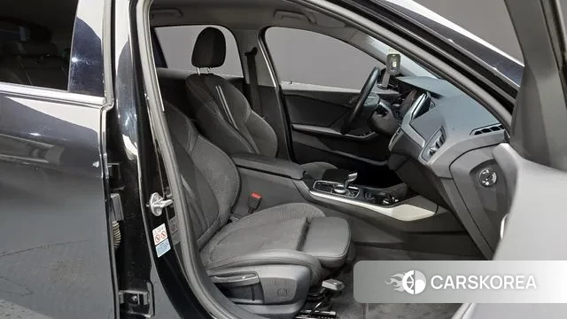 BMW 1 Series (F40) 2021 Черный из Кореи, фото 2