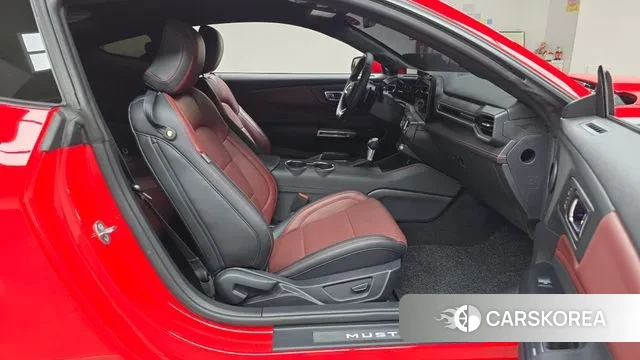 Ford Mustang 7th Generation 2025 Красный из Кореи, фото 2