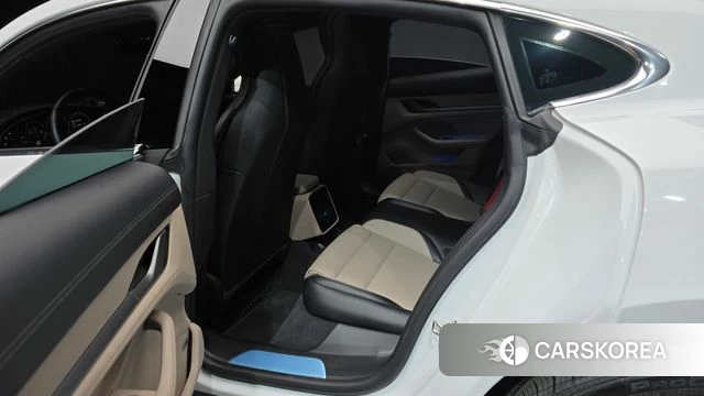 Porsche Taycan 2025 Белый из Кореи, фото 2