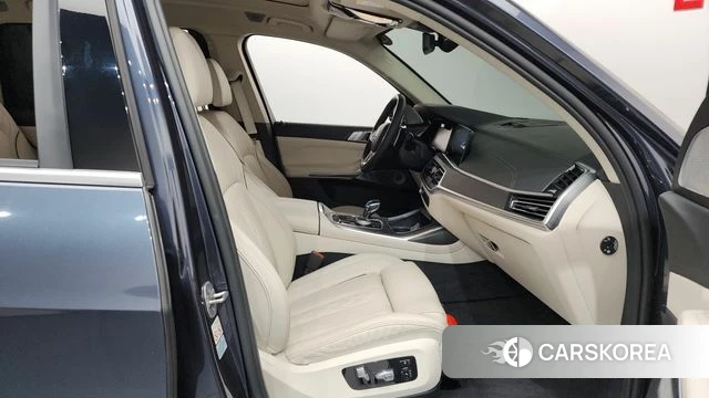 BMW X7 (G07) 2021 Серый из Кореи, фото 2