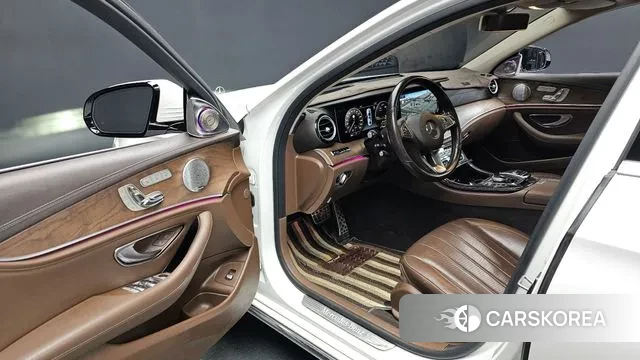 Mercedes-Benz E-Class W213 2018 Белый из Кореи, фото 2