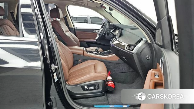 BMW X5 (G05) 2023 Черный из Кореи, фото 2