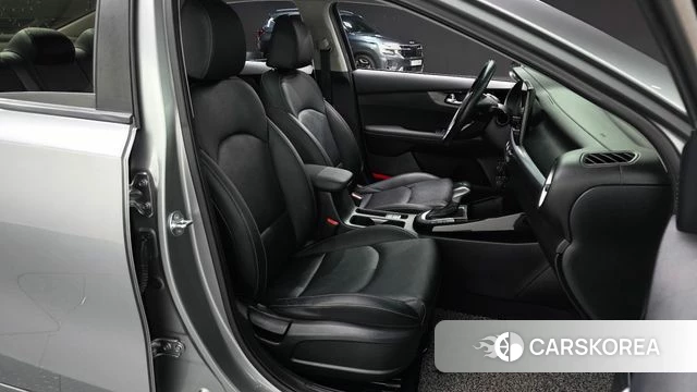 Kia The New K3 2nd generation 2023 Серебряный из Кореи, фото 2