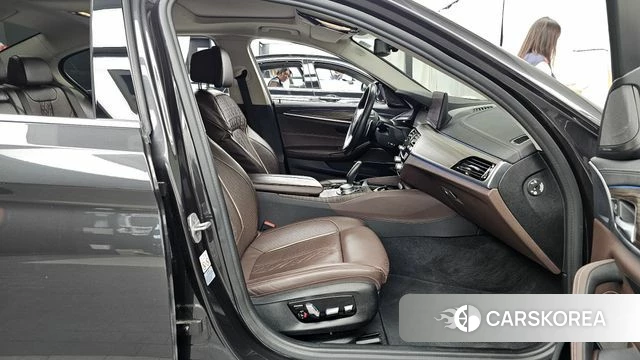 BMW 5 Series (G30) 2021 Серый из Кореи, фото 2
