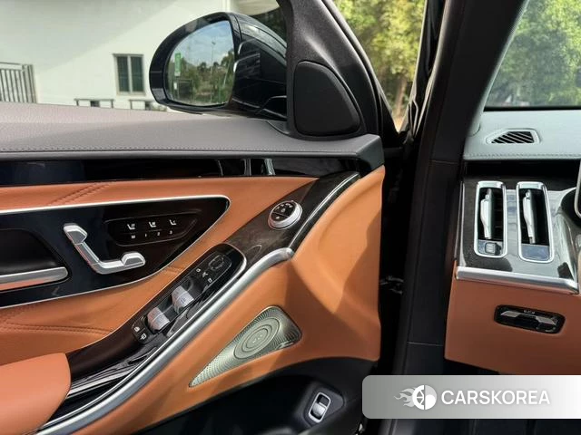 Mercedes-Benz Maybach S-class 2023 Черный из Китая, фото 2