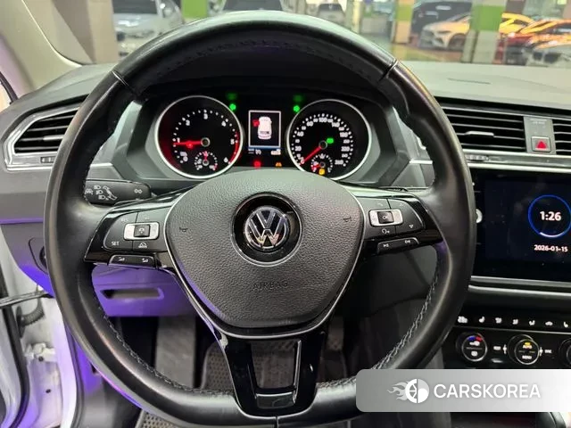 Volkswagen Tiguan second Generation 2018 Белый из Кореи, фото 2