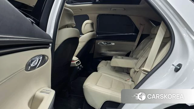 Genesis GV70 2023 Белый из Кореи, фото 2