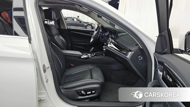 BMW 5 Series (G30) 2020 Белый из Кореи, фото 2