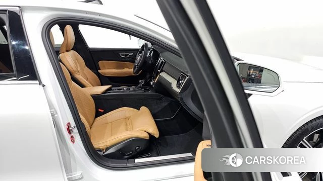 Volvo S60 3rd generation 2019 Белый из Кореи, фото 2