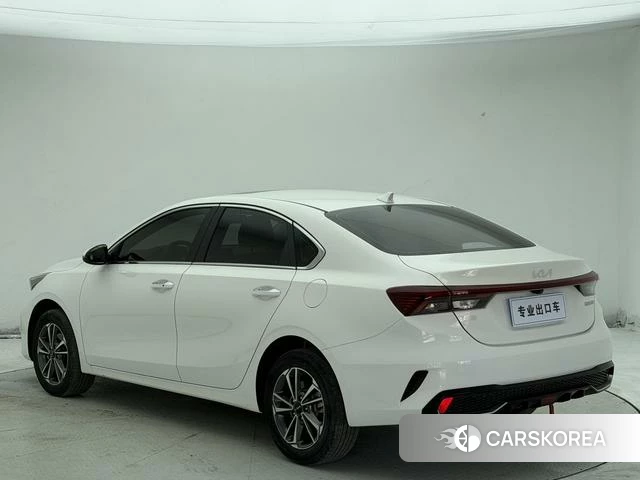 Kia K3 2023 Белый из Китая, фото 2