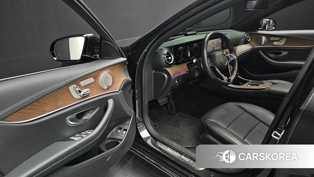 Mercedes-Benz E-Class W213 2021 Серый из Кореи, фото 2