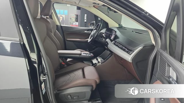 BMW 2 Series Active Tourer (U06) 2024 Черный из Кореи, фото 2