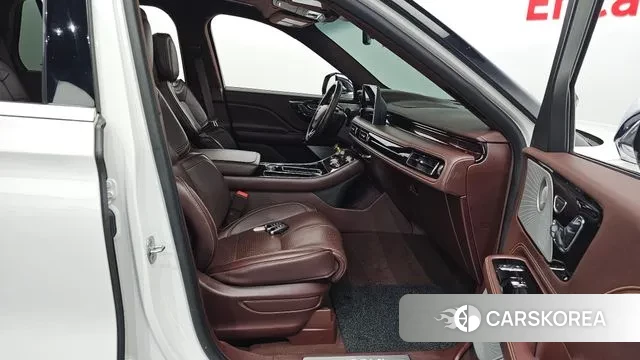 Lincoln Aviator 2nd generation 2020 Белый из Кореи, фото 2