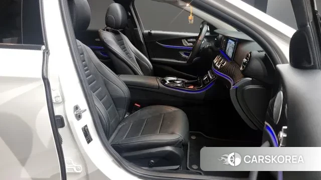 Mercedes-Benz E-Class W213 2018 Белый из Кореи, фото 2