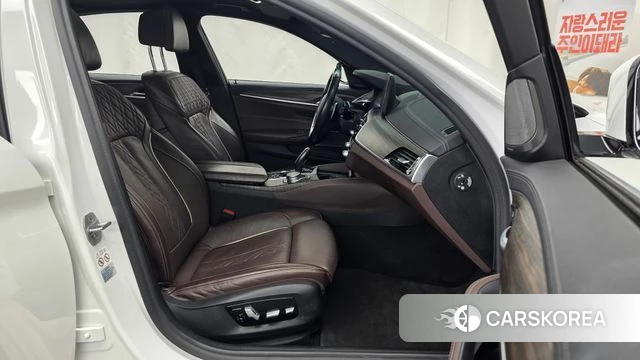 BMW 5 Series (G30) 2021 Белый из Кореи, фото 2