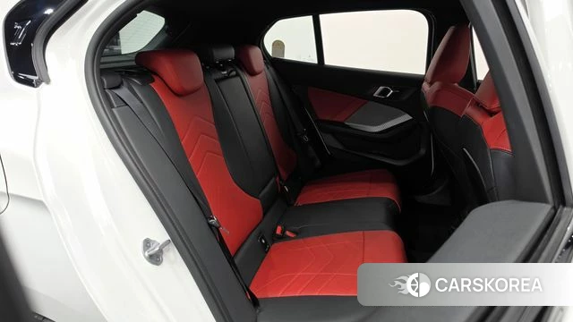 BMW 1 Series (F70) 2025 Белый из Кореи, фото 2
