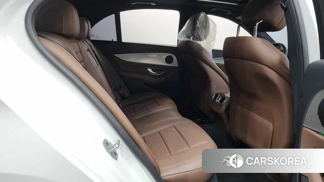Mercedes-Benz E-Class W213 2018 Белый из Кореи, фото 2