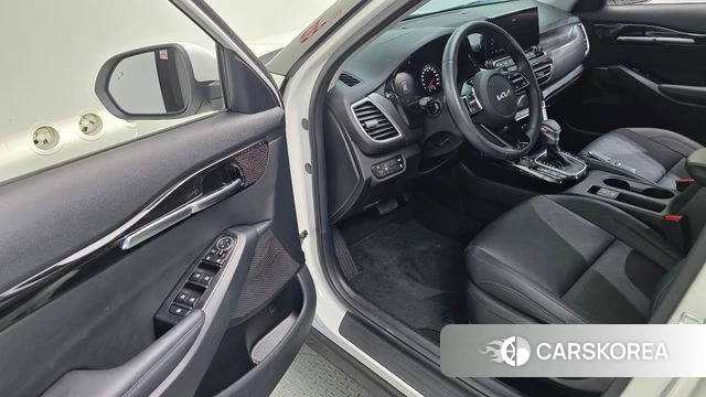 Kia Seltos 2022 Белый из Кореи, фото 2