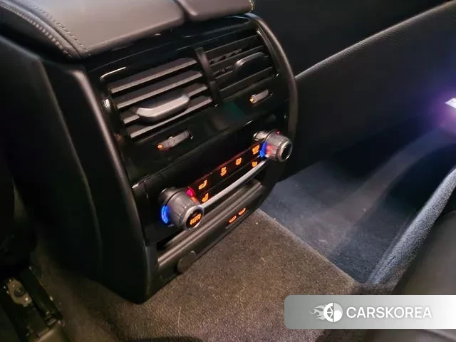 BMW 5 Series (G30) 2023 Белый из Кореи, фото 2