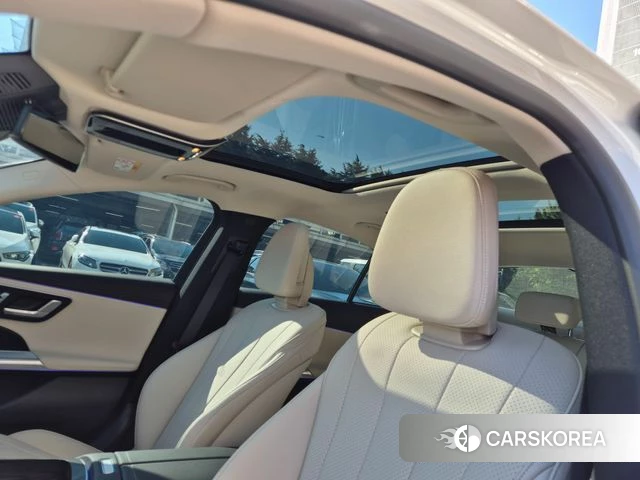 Mercedes-Benz E-Class W214 2025 Белый из Кореи, фото 2